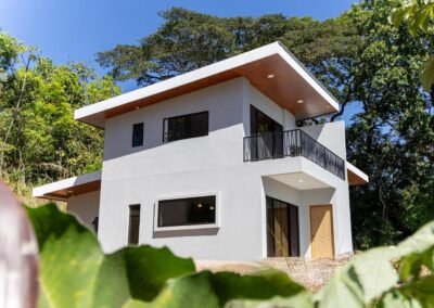Impresionante estudio de dos pisos con vistas en una ecoaldea